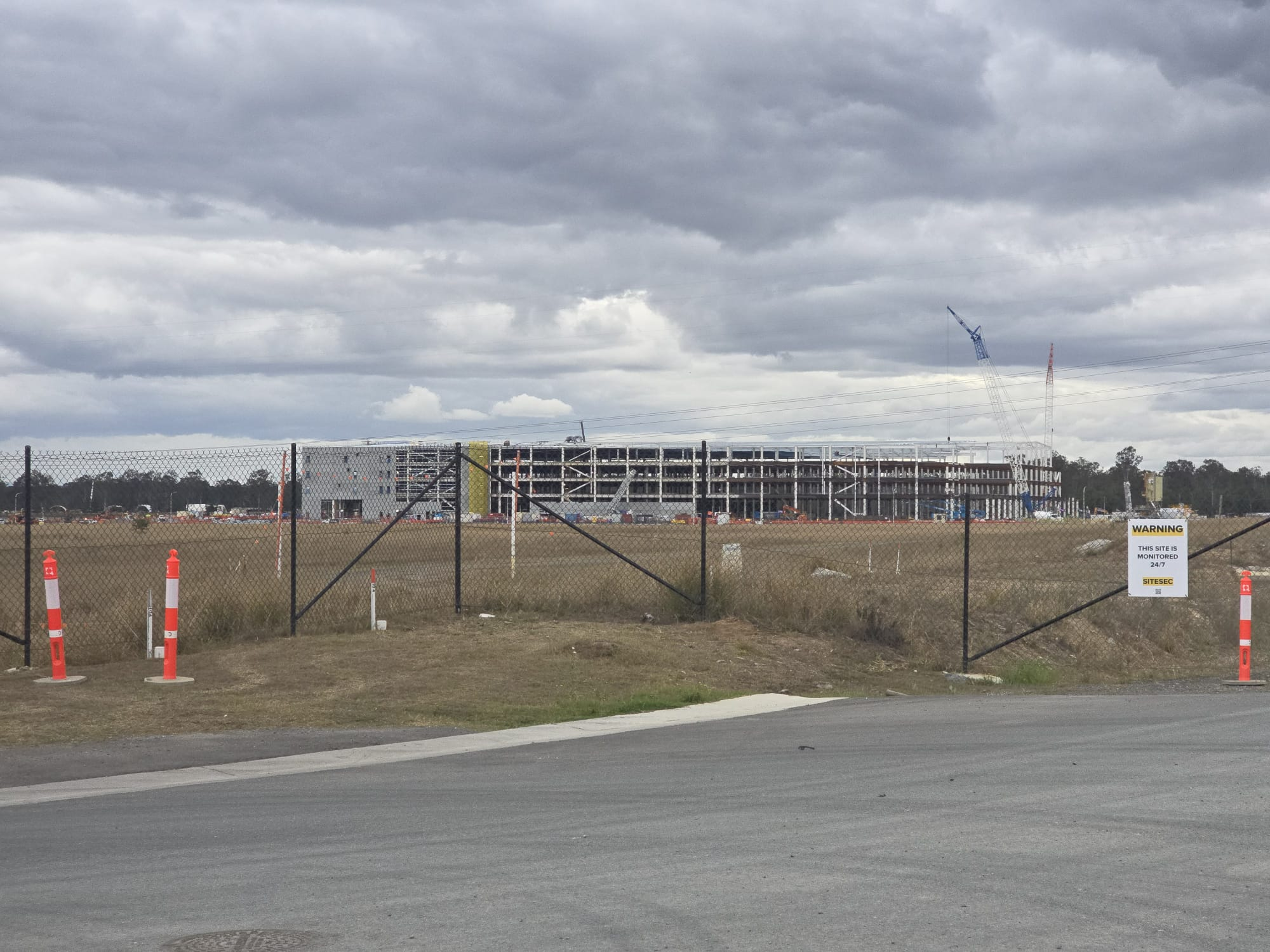 Amazon robotics fulfilment centre under construction at Flagstone Logistics Estate, North Maclean, October 2026